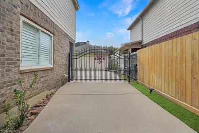 11719 Lakewood Crossing Drive, Tomball, TX 77377 - Photo 3