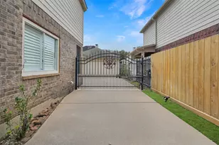 11719 Lakewood Crossing Dr, Tomball, TX 77377 - Photo 3