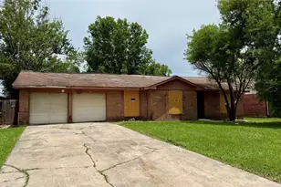 504 Pamela Dr, Baytown, TX 77521 - Photo 1
