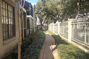 2700 Revere St, Houston, TX 77098 - Photo 13