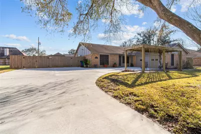 9 Colony Square, Angleton, TX 77515 - Photo 3