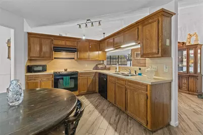 9 Colony Square, Angleton, TX 77515 - Photo 7