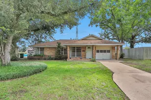 3919 Gardendale Dr, Houston, TX 77092 - Photo 3