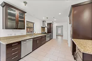 310 W Fair Harbor Ln, Houston, TX 77079 - Photo 11