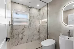 9203 Kapri Ln, Houston, TX 77025 - Photo 13