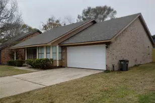 10214 Green Valley Ln, Houston, TX 77064 - Photo 3