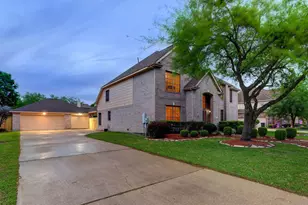 1214 Peregrine Dr, Friendswood, TX 77546 - Photo 3
