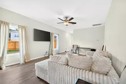 8215 Vanilla Orchid Drive, Houston, TX 77016 - Photo 9