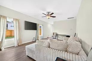 8215 Vanilla Orchid Dr, Houston, TX 77016 - Photo 9