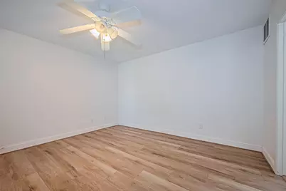 2750 Holly Hall Street #910, Houston, TX 77054 - Photo 17