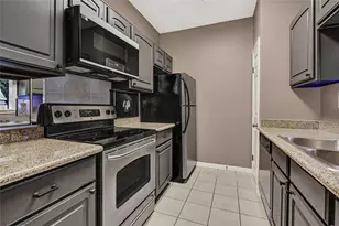 9800 Pagewood Ln, Houston, TX 77042 - Photo 11