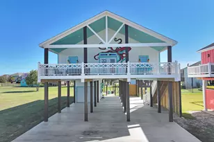 1992 Pedregal Dr, Crystal Beach, TX 77650 - Photo 5