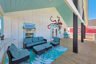 1992 Pedregal Dr, Crystal Beach, TX 77650 - Photo 7