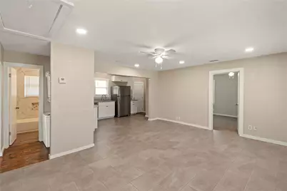 418 S Shanks Street, Clute, TX 77531 - Photo 11