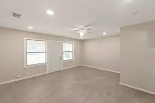 418 S Shanks St, Clute, TX 77531 - Photo 9