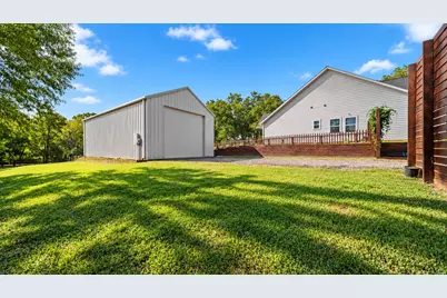 1310 Bridge Street, Brenham, TX 77833 - Photo 31