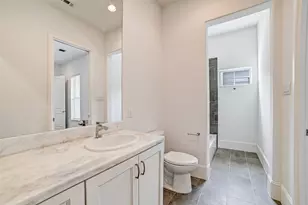1010 Savannah Cedar Ln, Houston, TX 77043 - Photo 11