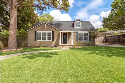906 W First Street, Brenham, TX 77833 - Photo 1
