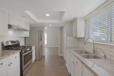 9114 Southbluff Boulevard, Houston, TX 77089 - Photo 11