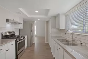 9114 Southbluff Blvd, Houston, TX 77089 - Photo 11