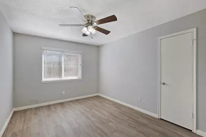 9114 Southbluff Boulevard, Houston, TX 77089 - Photo 13