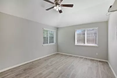 9114 Southbluff Boulevard, Houston, TX 77089 - Photo 17