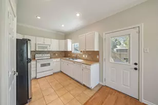 3802 Barracuda Ln, La Porte, TX 77571 - Photo 9