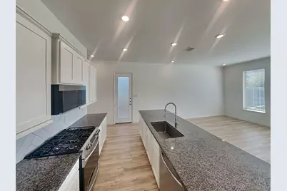 4026 Champlain Way, Iowa Colony, TX 77583 - Photo 9