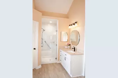 217 Plum Circle, Lake Jackson, TX 77566 - Photo 9