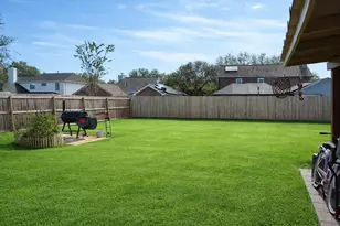 217 Plum Cir, Lake Jackson, TX 77566 - Photo 5