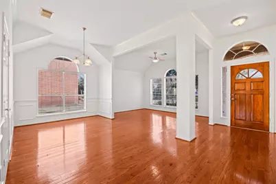 6314 Castle Lane Drive, Houston, TX 77066 - Photo 9