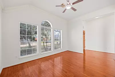 6314 Castle Lane Drive, Houston, TX 77066 - Photo 7