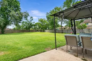 205 Oak Harbor Dr, Houston, TX 77062 - Photo 23