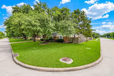 13227 James Lane, Stafford, TX 77477 - Photo 5