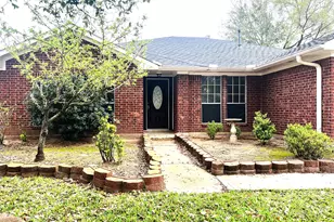 8239 Squires Pl Dr, Houston, TX 77083 - Photo 3