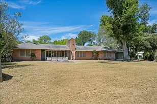221 E 9th St, Flatonia, TX 78941 - Photo 23
