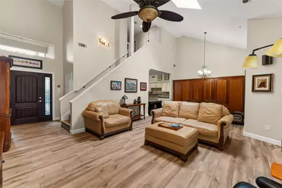 10121 Valley Forge Drive, Houston, TX 77042 - Photo 7