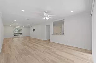 12907 Trail Hollow Dr, Houston, TX 77079 - Photo 11