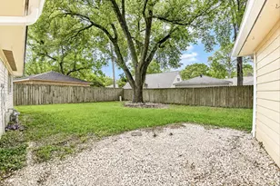 1907 Round Spring Dr, Houston, TX 77339 - Photo 37
