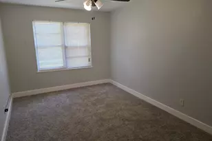 717 S Valderas St, Angleton, TX 77515 - Photo 9