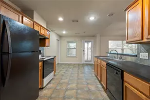 9515 Summer Laurel Ln, Houston, TX 77088 - Photo 11