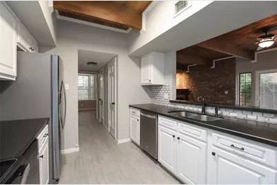 5370 Brownway Street #D33, Houston, TX 77056 - Photo 11