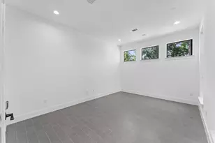 10070 Cedardale Dr, Houston, TX 77055 - Photo 7