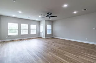 9101 Noel St, Houston, TX 77033 - Photo 3