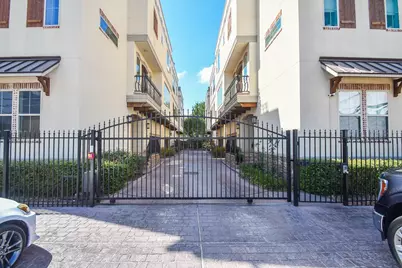 1126 W 16th Street #B, Houston, TX 77008 - Photo 1