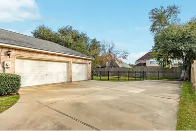 204 Arrowhead Drive, Lake Jackson, TX 77566 - Photo 35