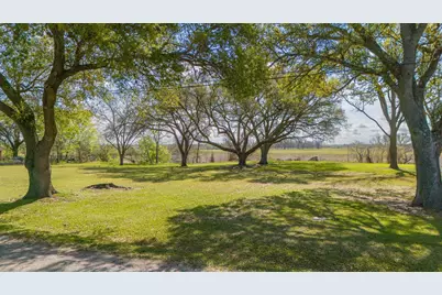 160 Burford Street, Columbus, TX 78934 - Photo 5