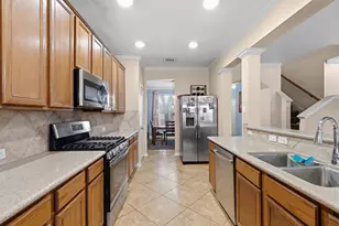 1319 Collier Point Ln, Fresno, TX 77545 - Photo 7
