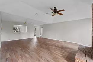2819 Sugar Wood Dr, League City, TX 77573 - Photo 7