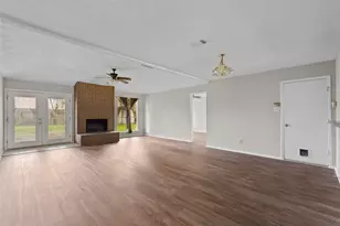 2819 Sugar Wood Dr, League City, TX 77573 - Photo 5